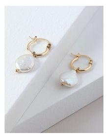 Pearl Earring in Gold