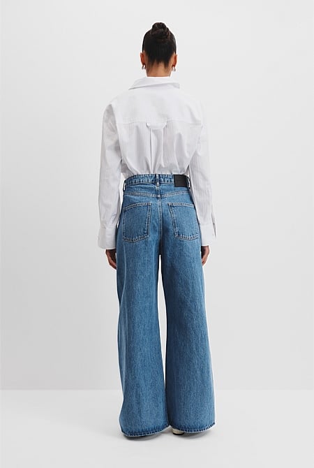 Curved Wide Leg Jean