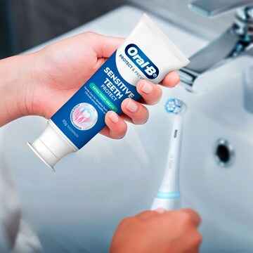 Oral-B Sensitivity & Gum Extra Fresh Breath Soft Mint Toothpaste 90g