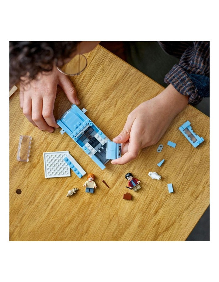 Harry Potter TM Flying Ford Anglia Playset 76424