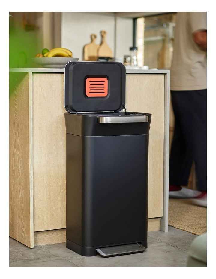 Titan 30 Trash Compactor 30L in Carbon Black