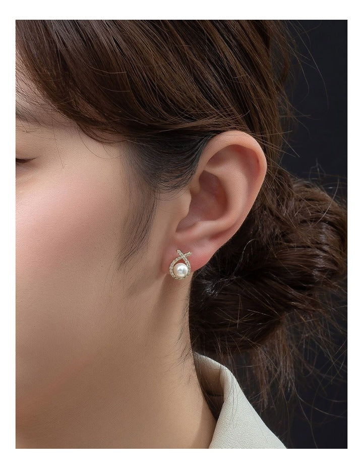Cz Ribbon With Pearl Studs Earring in Gold