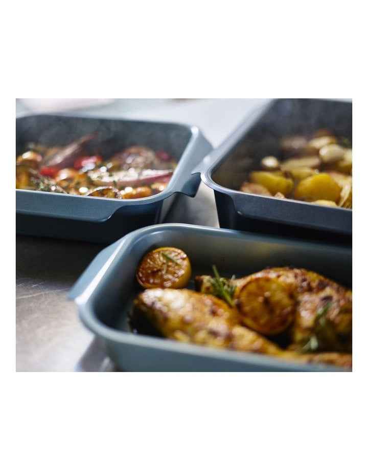 Nest Oven Roasting Trays Set of 3 in Blue