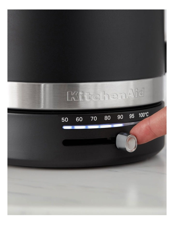 Kettle 1.7L in Empire Red 5KEK1701AER