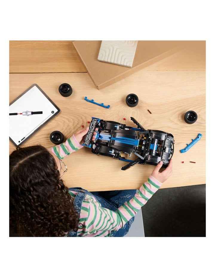 Technic Porsche GT4 e-Performance Race Car 42176