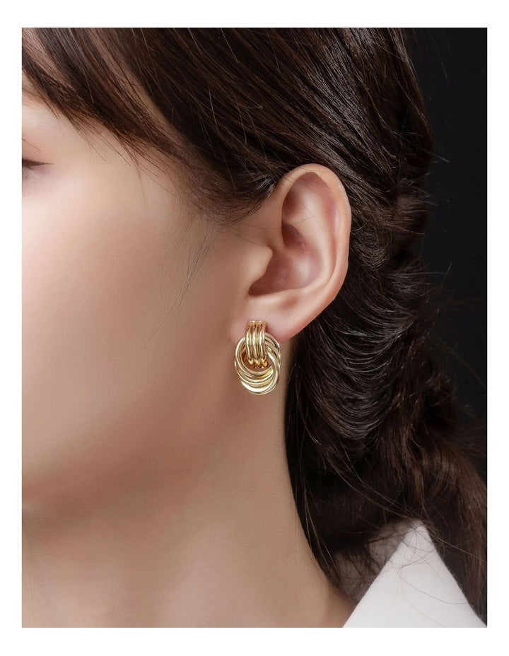 Metal Circle Links Earring in Gold