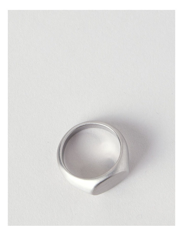 Signet M Ring in Silver