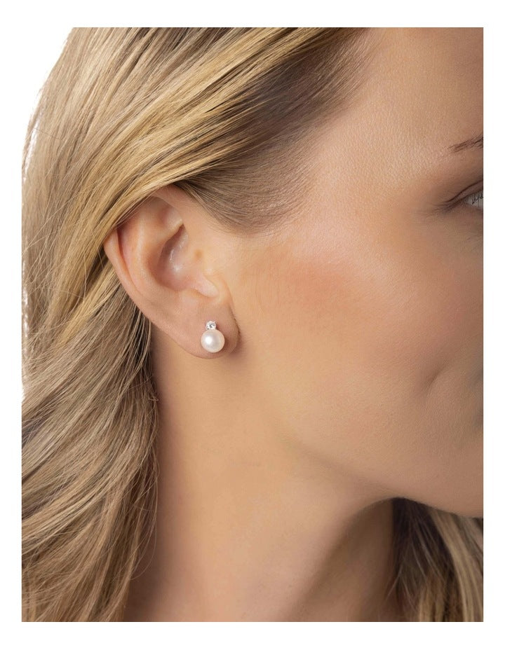 Brilliant Pearl Earrings in White