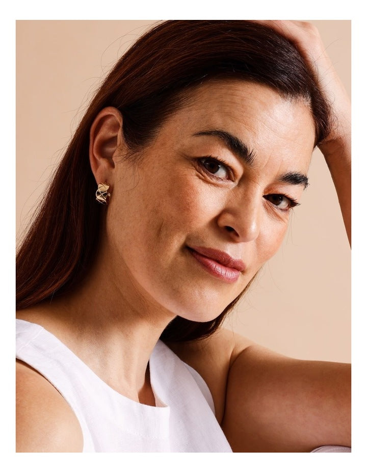 Scalloped Hoop Earring in Gold