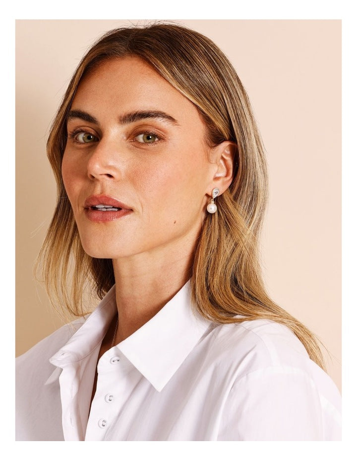 Diamante Encrusted Pearl Drops Earring in Gold/Pearl