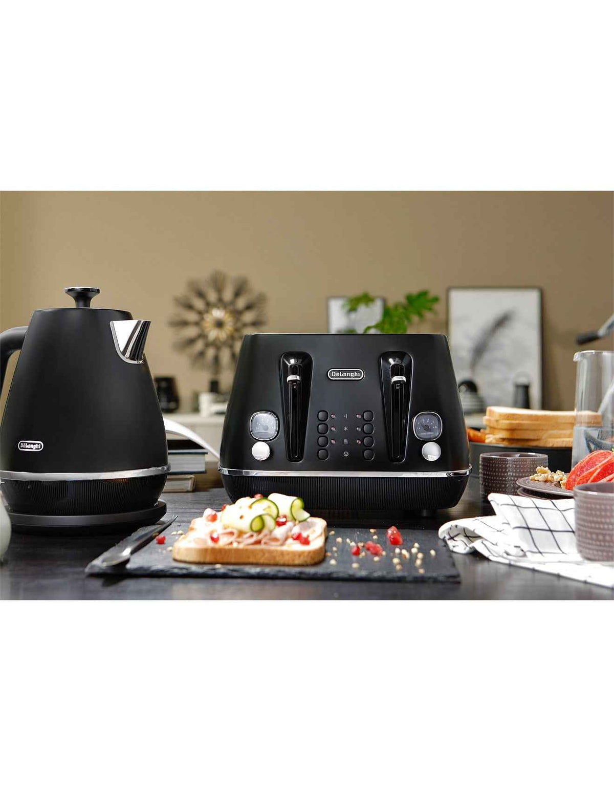 KBIN2001BK Distinta Moments 1.7L Kettle