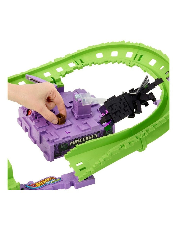 Racer Verse Minecraft Track Set and Die-Cast Diamond Armor Steve