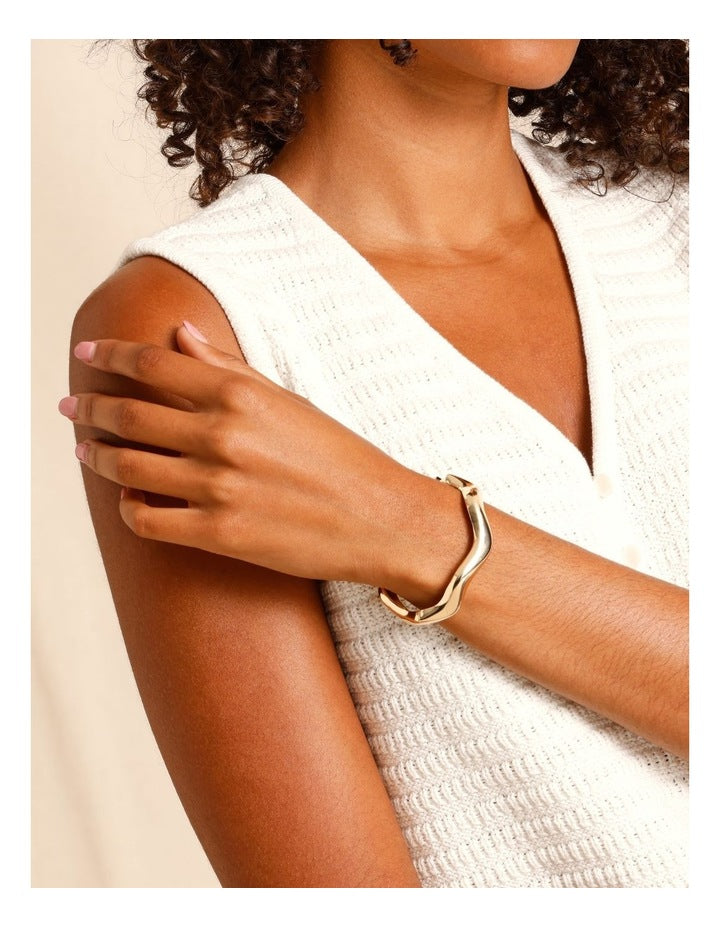 Chunky Bangle in Gold