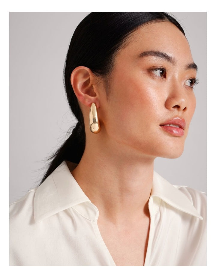 Thick Hoop Earring in Gold
