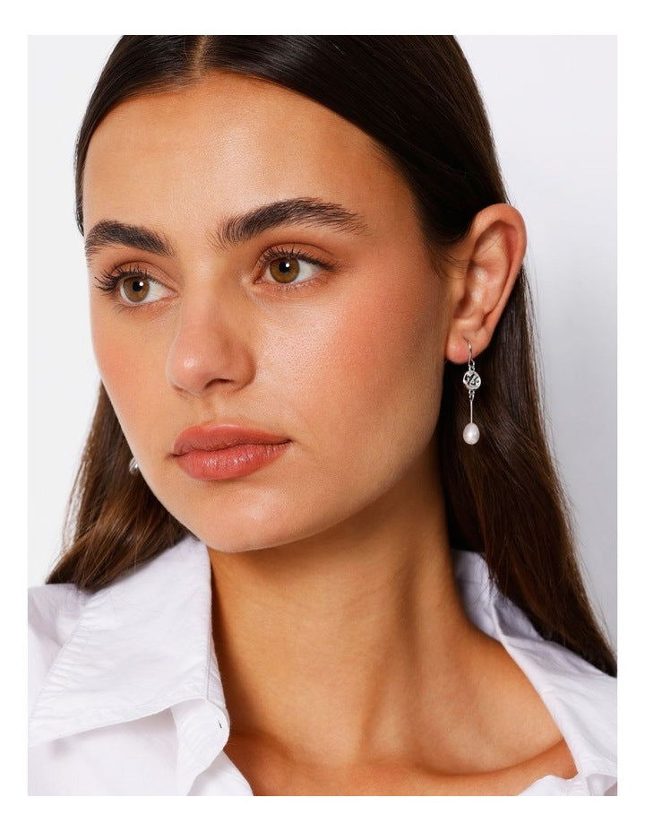 Battered Trim Freshwater Pearl Earring in Silver