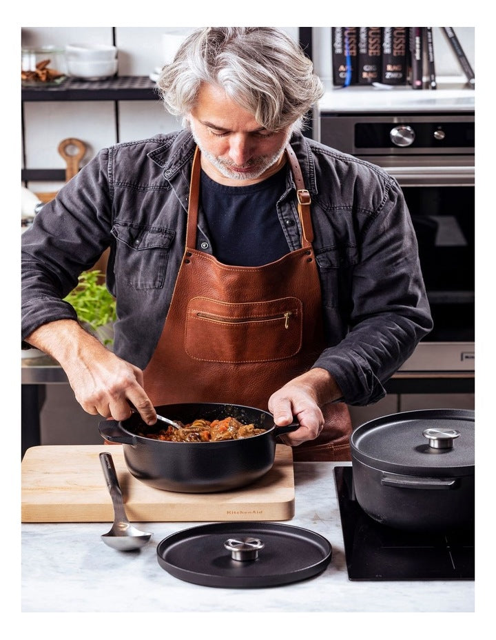 Cast Iron Round Casserole 22cm/3.3L in Black