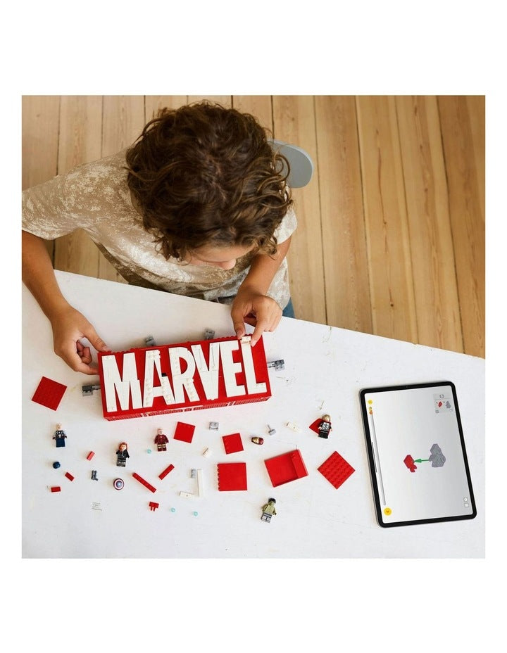 Super Heroes Marvel Logo and Minifigures 76313