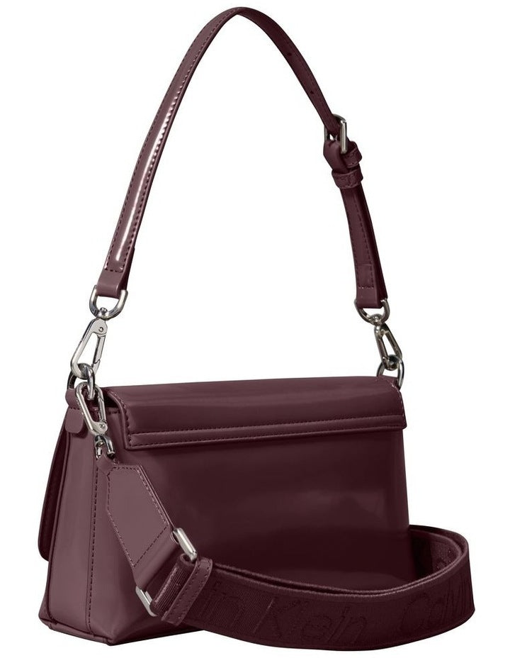Must Conv Shoulder Bag in Wine