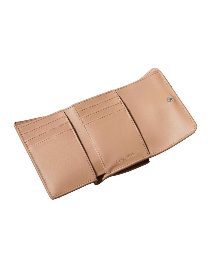 Must Small Wallet in Camel