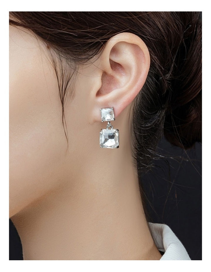 GJEC052M- Drop Earrings in Rhodium