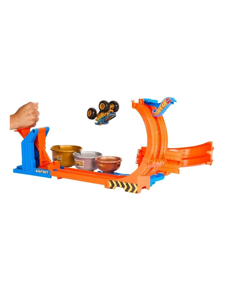 Monster Trucks Loop-And-Flip Trophy Challenge Playset