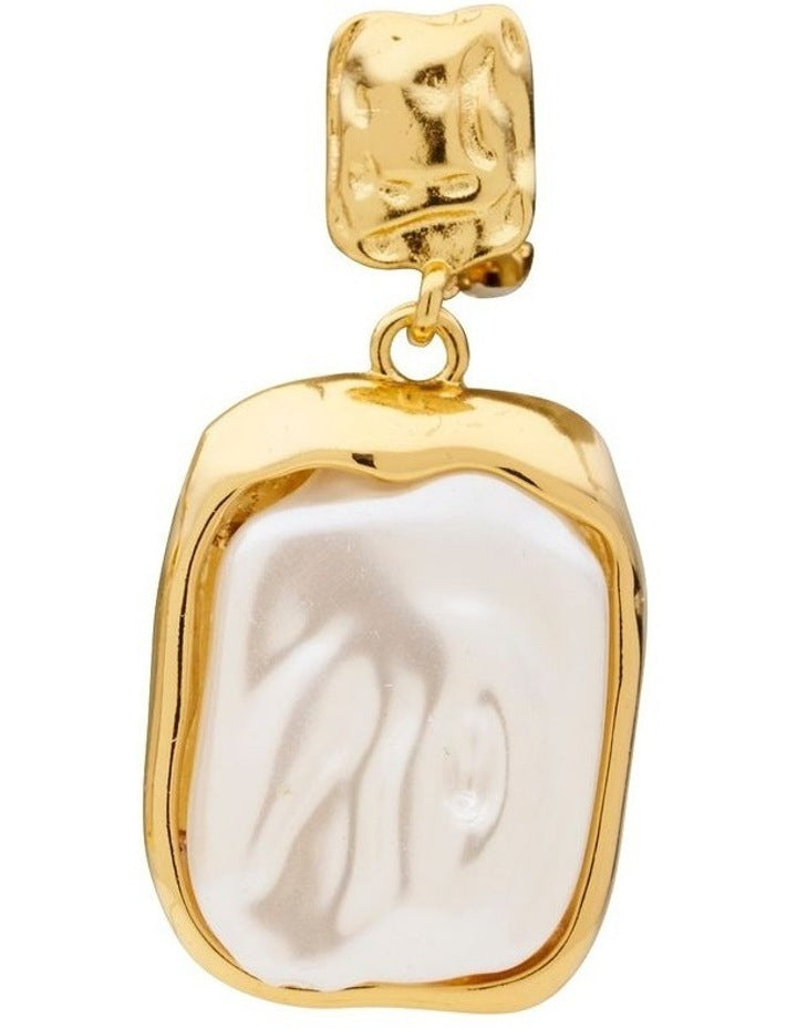 Statement Pearl Clip Earring in Pearl