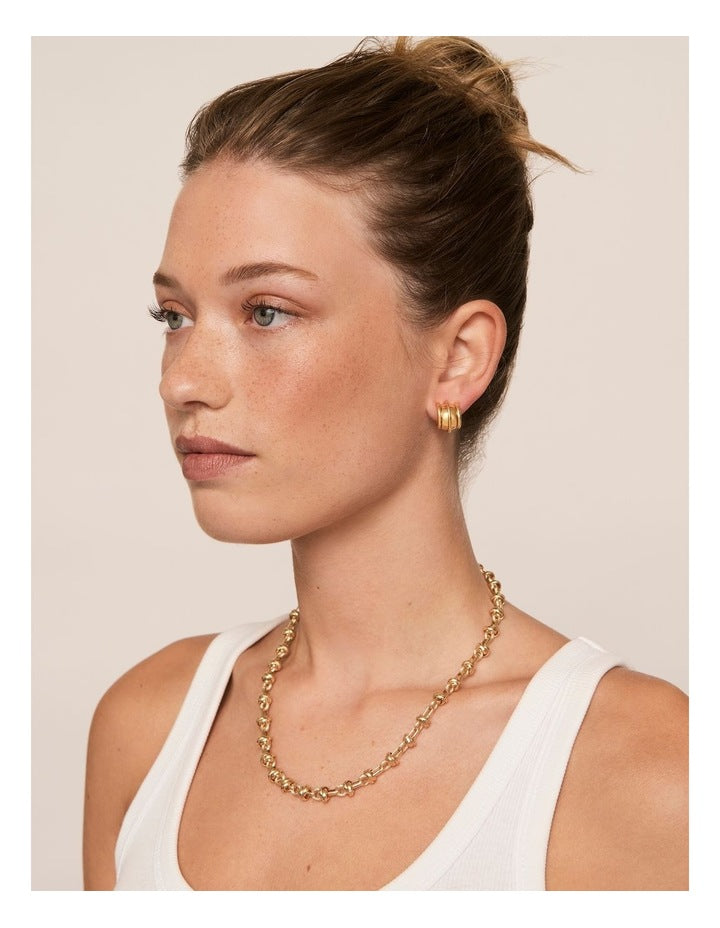 Knot Link Short Necklace in Gold