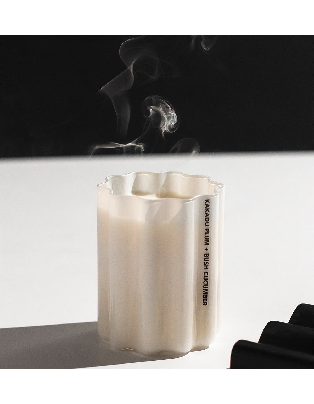 Wave 8cm x 10cm Soy Scented Candle Kakadu Plum Bush Cucumber