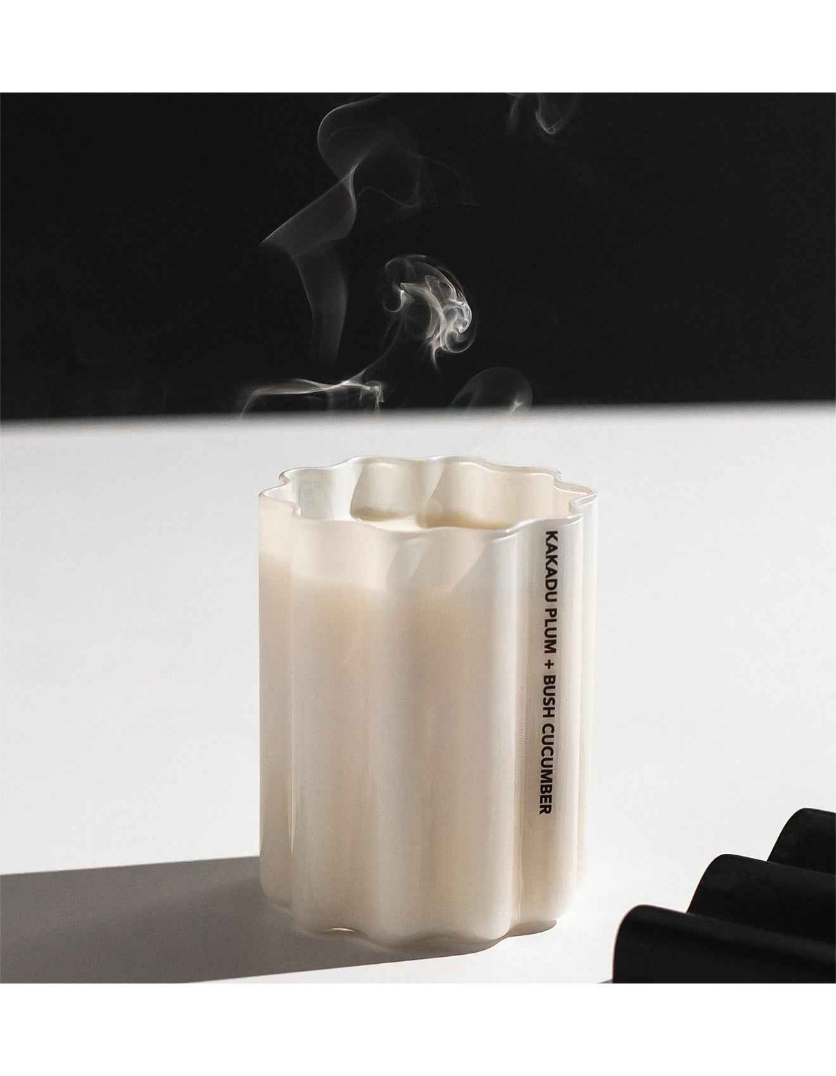 Wave 8cm x 10cm Soy Scented Candle Kakadu Plum Bush Cucumber