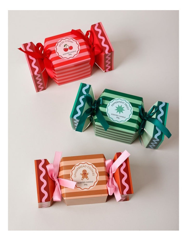 Holiday Magic Gingerbread Candle 200g in Red