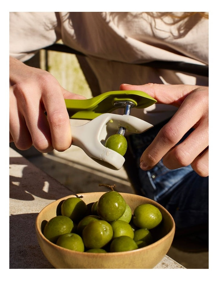 Tweezy 2-in-1 Pitter And Huller in Green