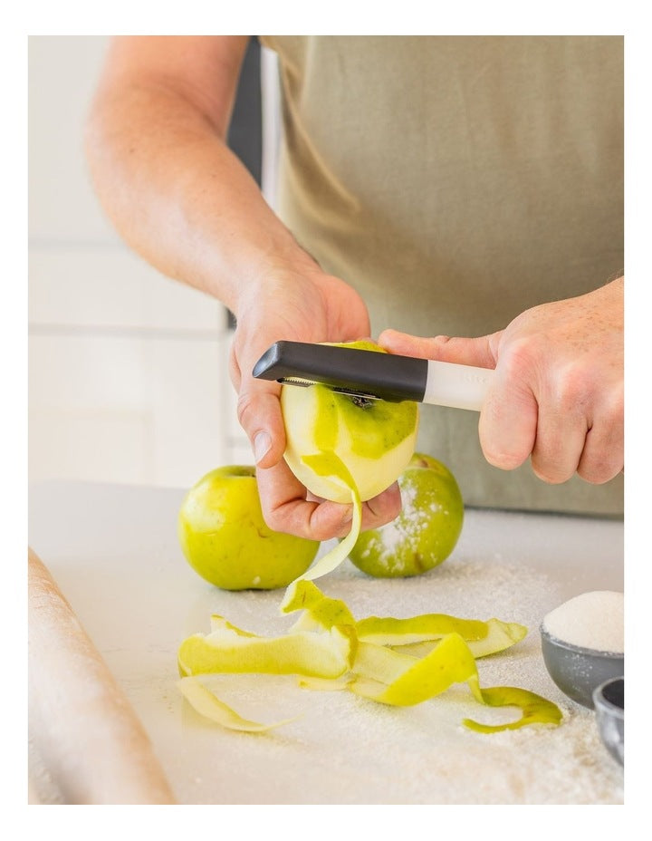 Euro Peeler in Porcelain