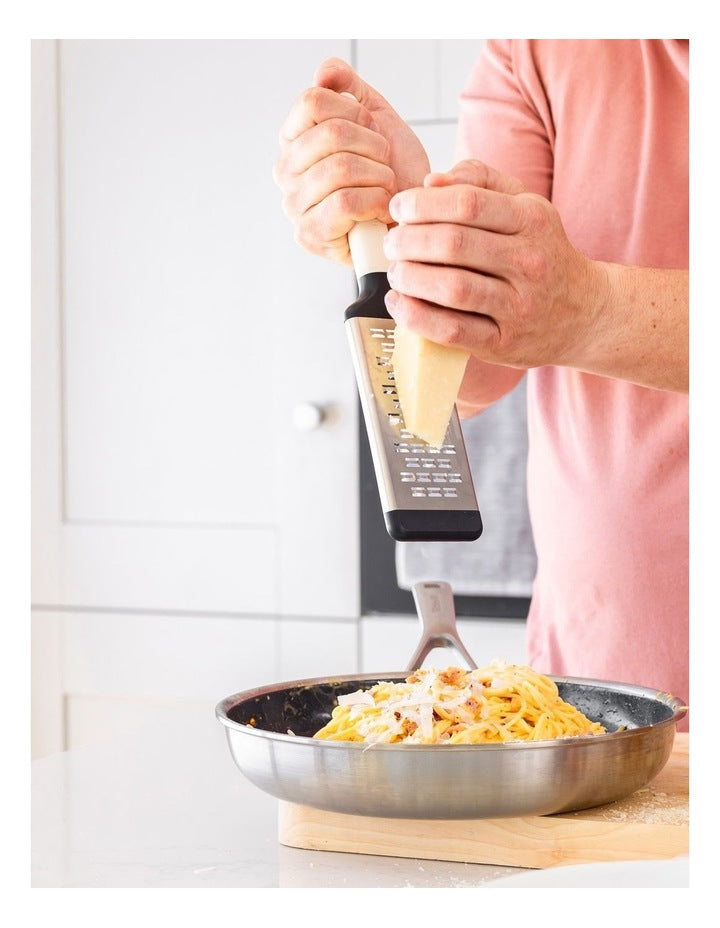 Medium Etched Grater in Porcelain