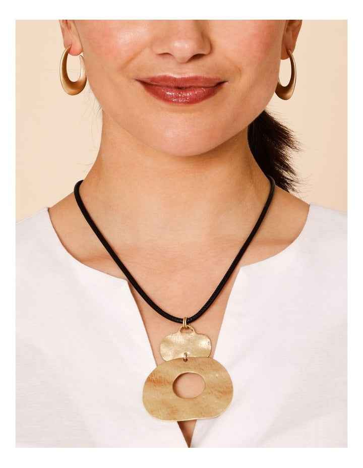 Open Circle Disc Pendant Necklace in Gold