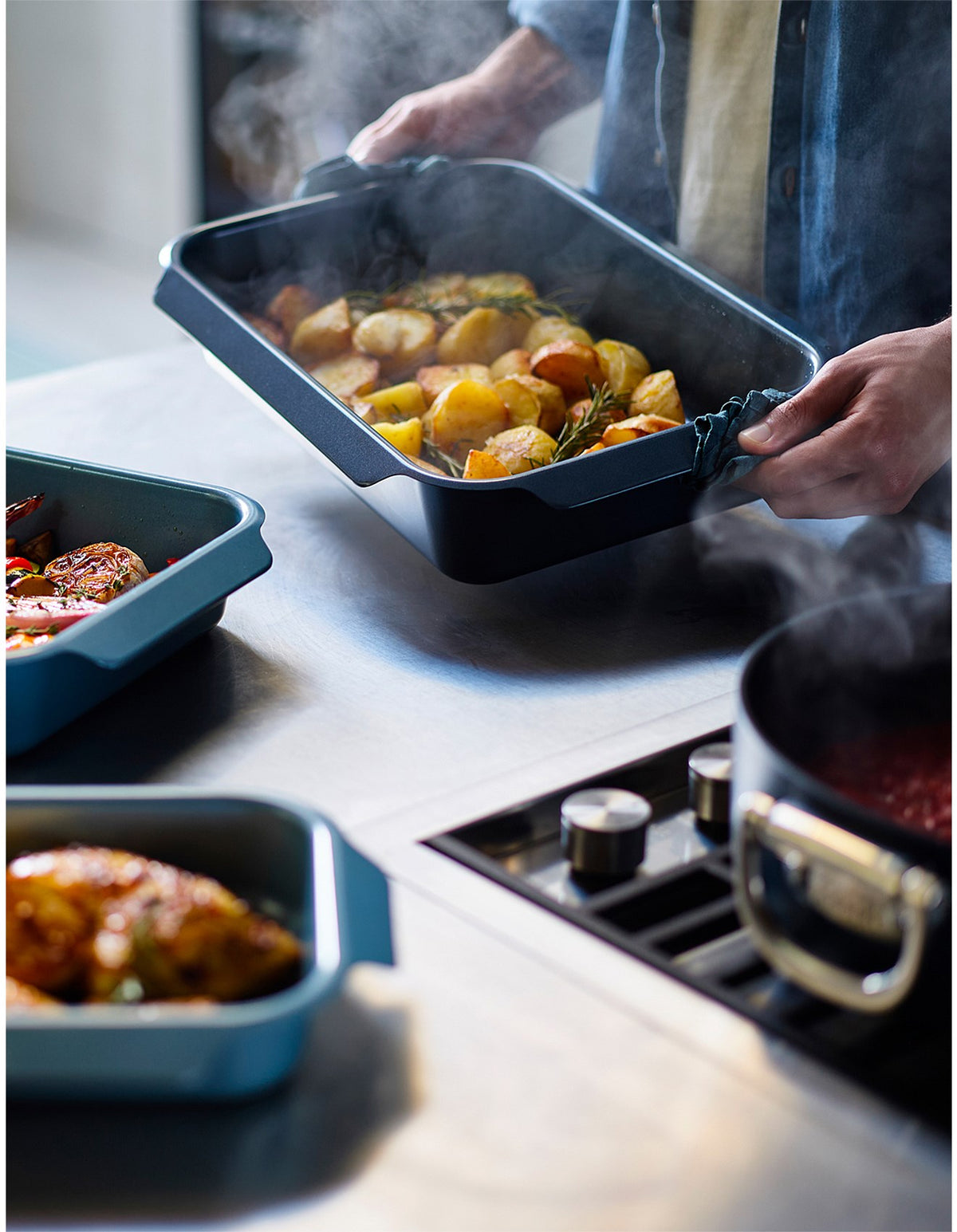 Nest Oven 41cm Non Stick Roasting Tray Blue