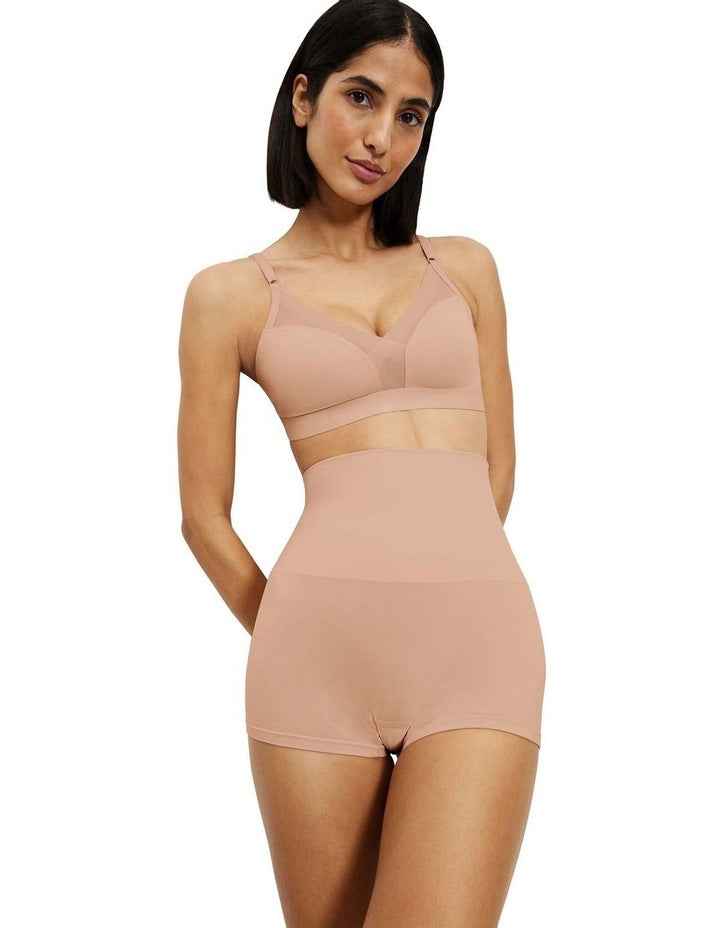Soft Sculpt Shorts in Beige
