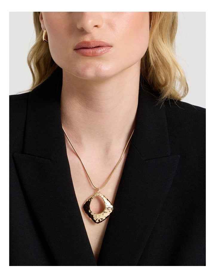 Hammered Pendant in Gold