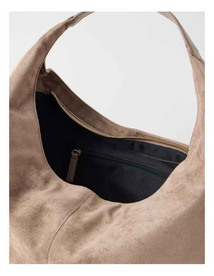 Britney Shoulder Bag in Mocha