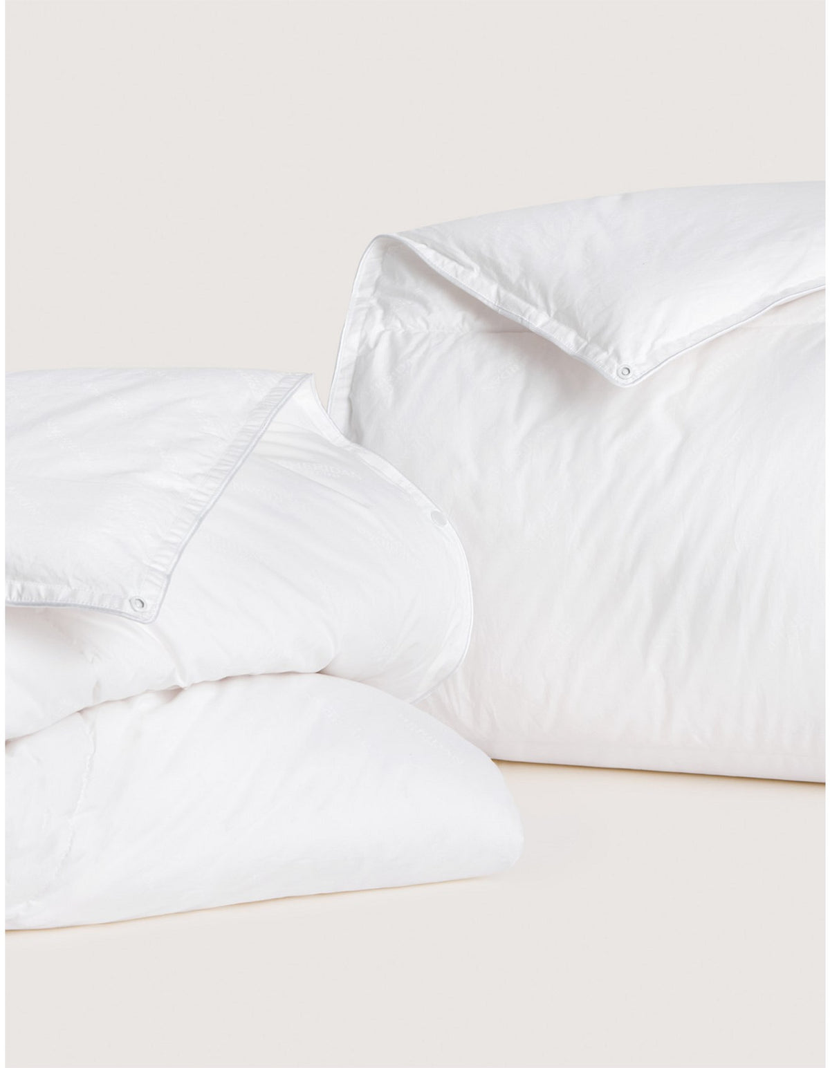 DELUXE DREAM KING HALF LIGHT QUILT