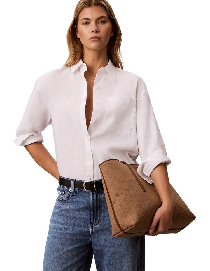 Emblem Aop Tote Bag in Cornstalk