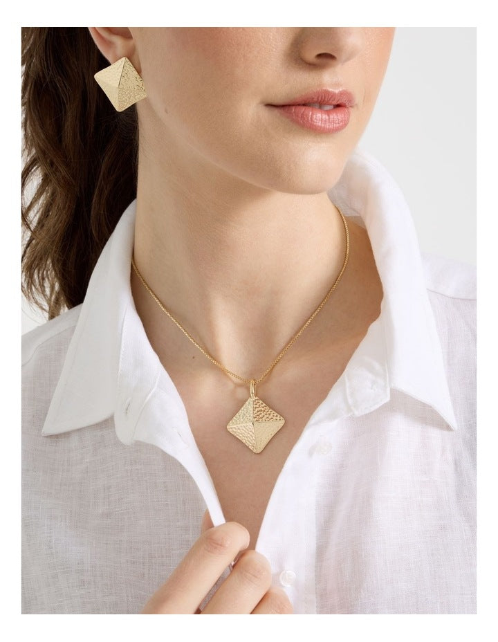 Hammered Pyramid Pendant Necklace in Gold