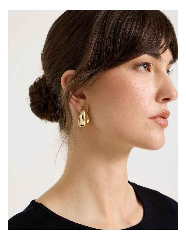 Drop Earrings in Gold