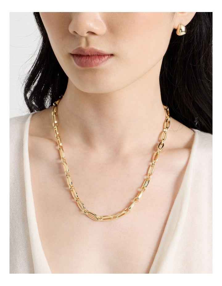 Oval Chain Link Necklace in Gold