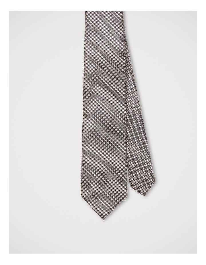 Geometric Tie in Tan