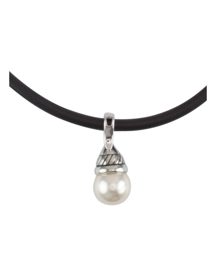 Baroque O Ring Pendant Necklace in Ivory