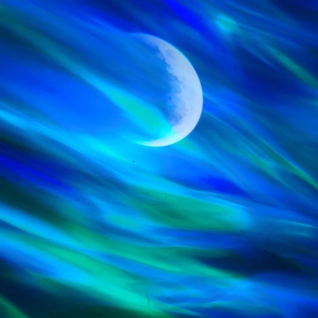 Wi-Fi Aurora Bluetooth Projector - Mirabella Genio