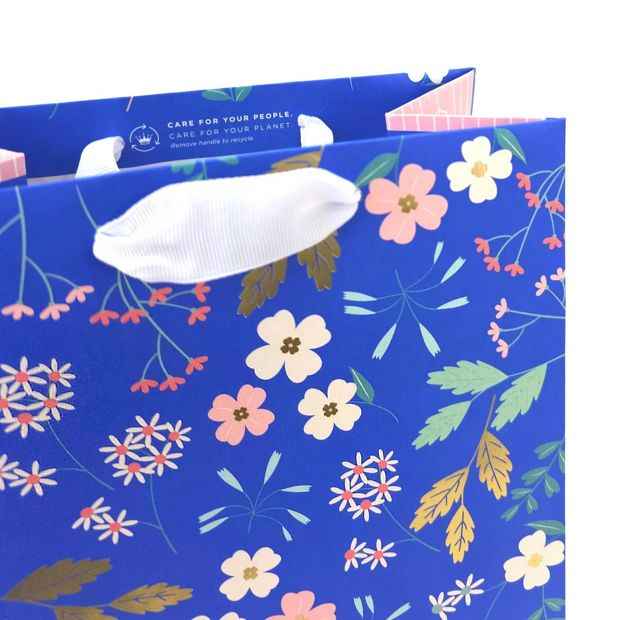 Hallmark Fem Florals Gift Bag - Medium
