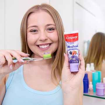 Colgate Toothpaste Max Fresh Berry Magic 100g