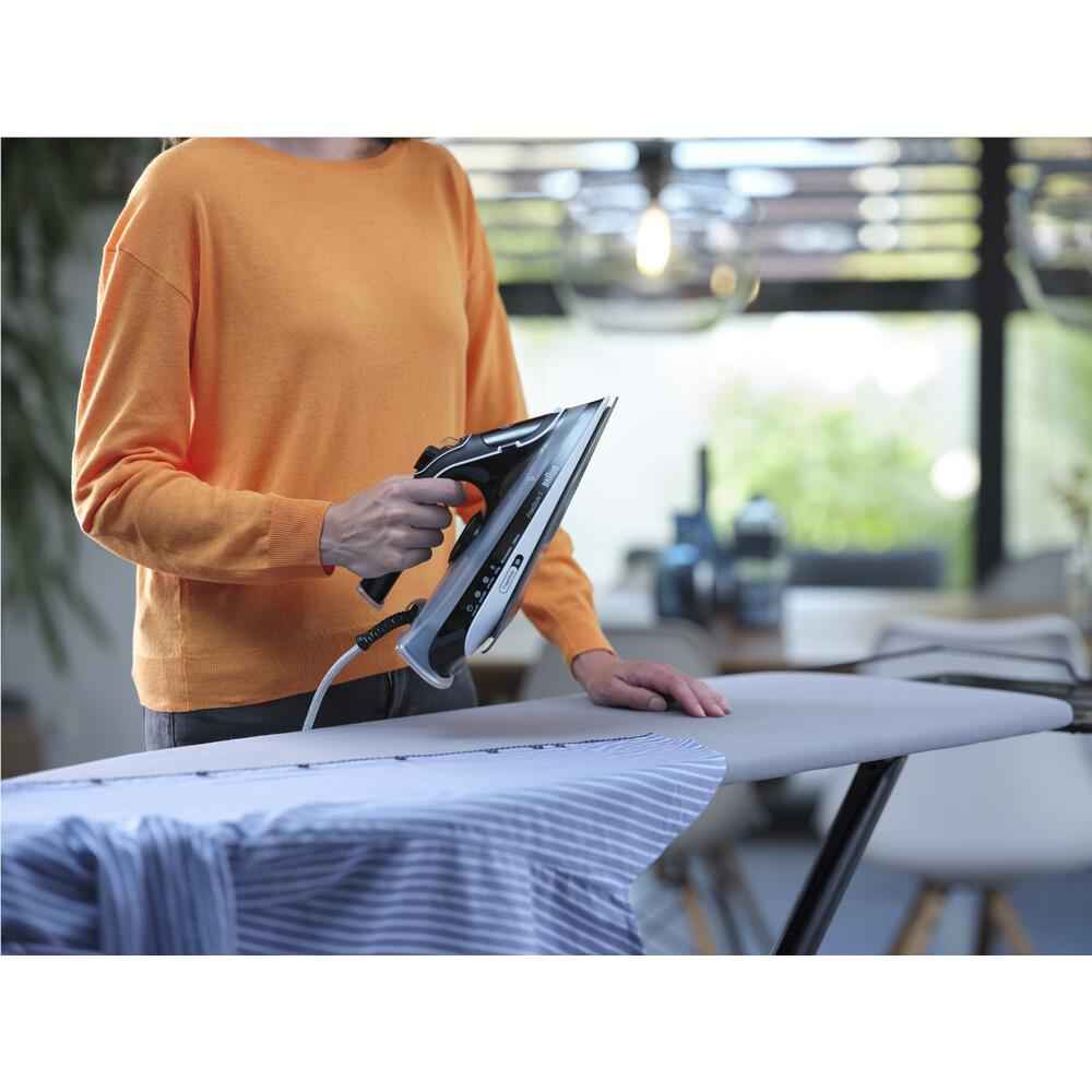 Braun FreeStyle 5 Steam Iron (Black)