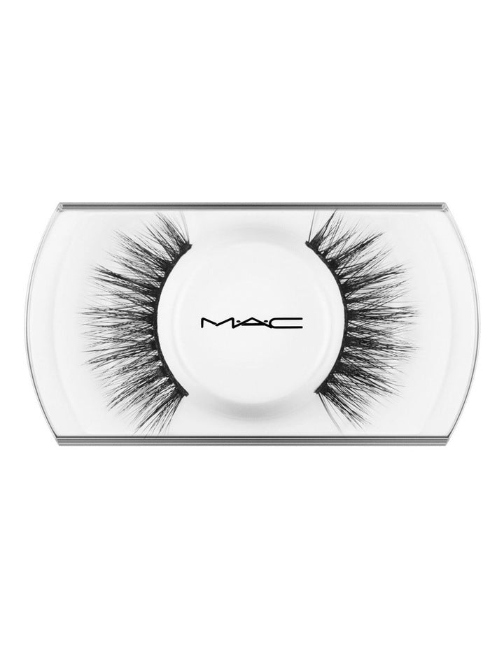 Dramatic Multi Layered Lashes in Black